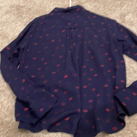 Rails women’s button down long sleeve shirt with lips design - Picture 7 of 7